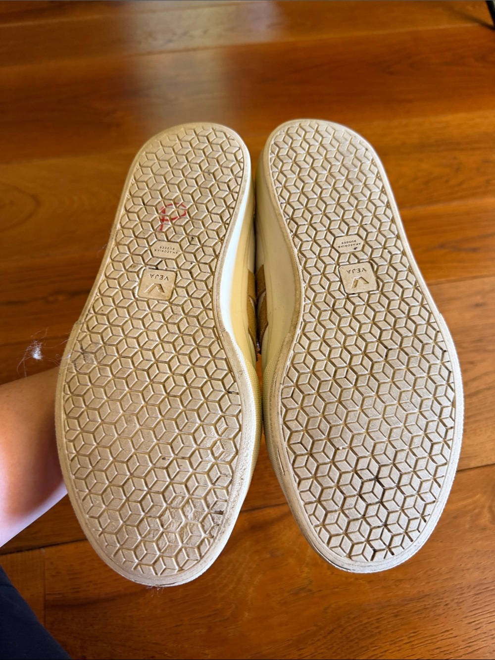 Veja Campo Fured Leather White Desert Sneakers - Picture 6 of 8